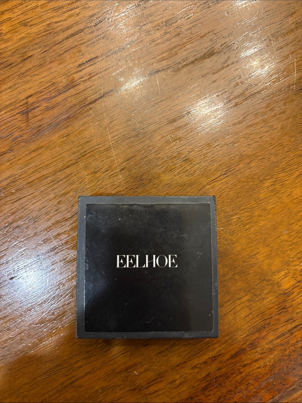 EELHOE Compact Makeup Case in Black. Undereye concealer.